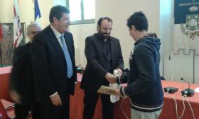 Riconoscimento ragazzi contro abbandono rifiuti 1
